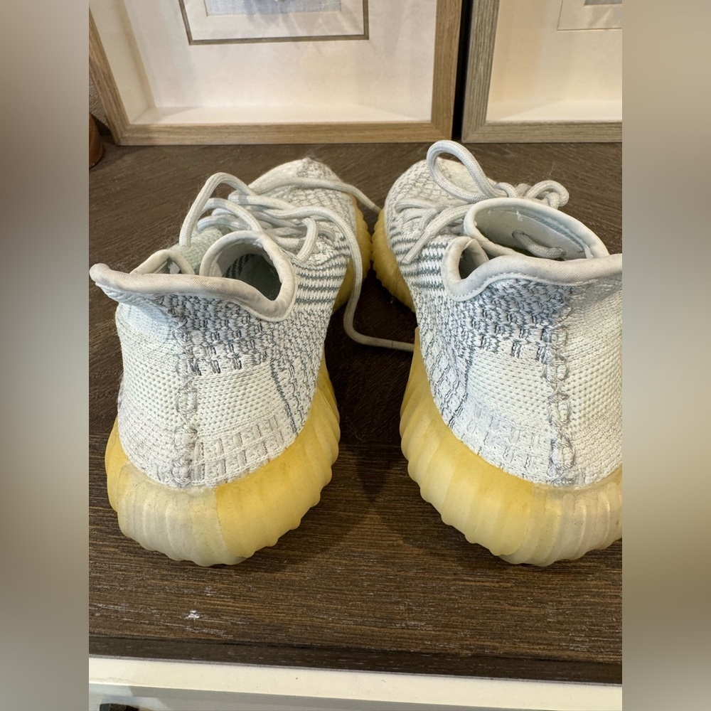 Adidas Yeezy Boost 350 V2 in the Cloud White colorway. Men 6.5 - Picture 2 of 4